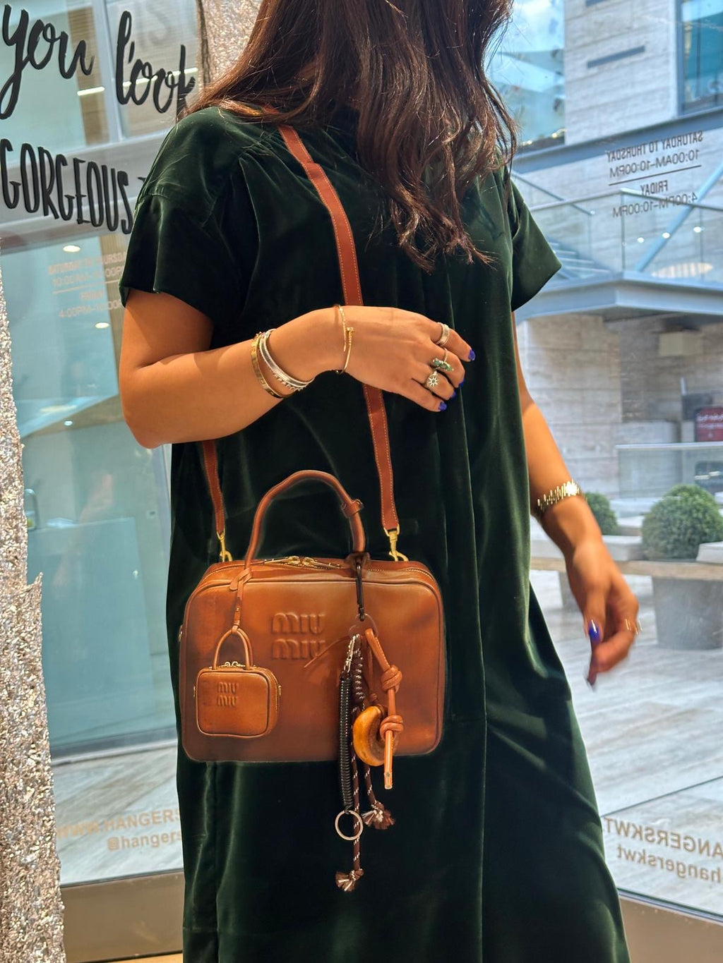 Elegant velvet jumpsuit with brown bag and real charm