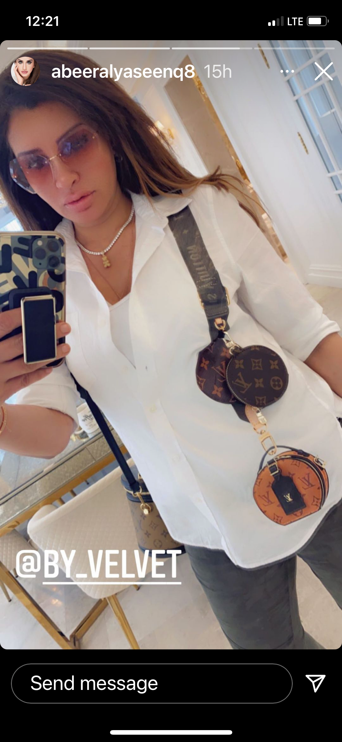 Amazing White shirt with vertical strap print and hanging bag