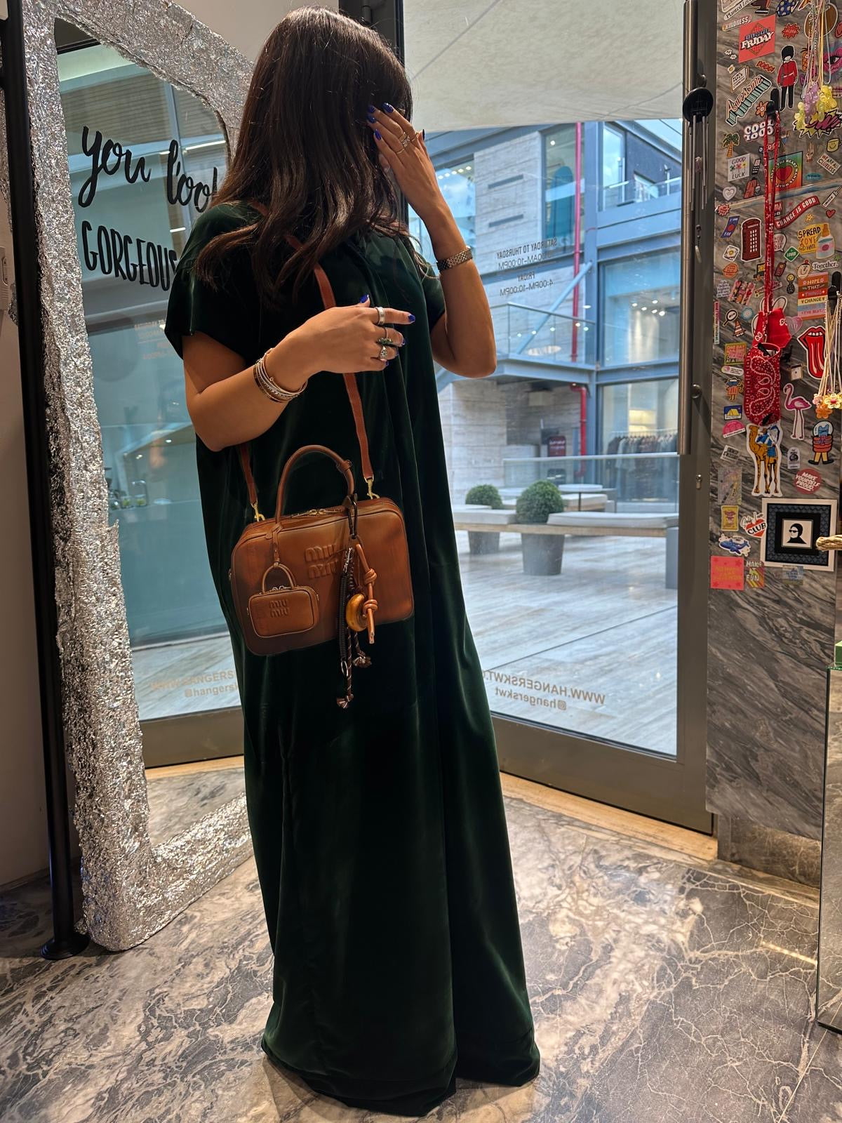 Elegant velvet jumpsuit with brown bag and real charm